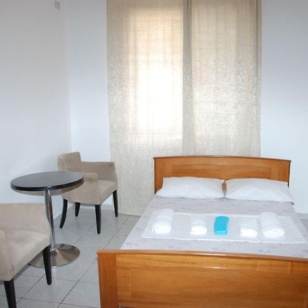 Casa Mia Hotel Sarandë 外观 照片